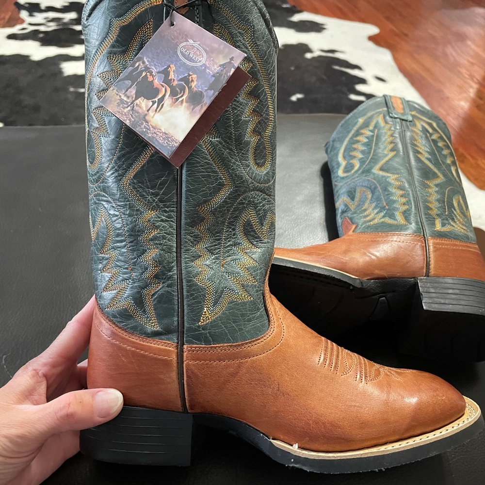NEW Old West LEATHER GORGEOUS brand-new with tags and box women’s cowboy boots!!
